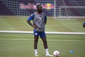 huatihui-记者：马赛正与莱比锡后卫海特勒伊达谈判