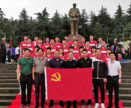 国羽众将士瞻仰伟大领袖风范 筑牢奥运备战精神