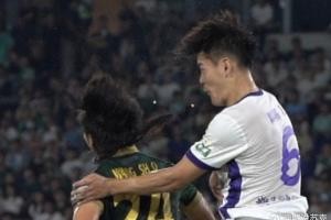 hth-太疼了！王献钧争顶撞飞两颗牙，瞬时画面被抓拍到